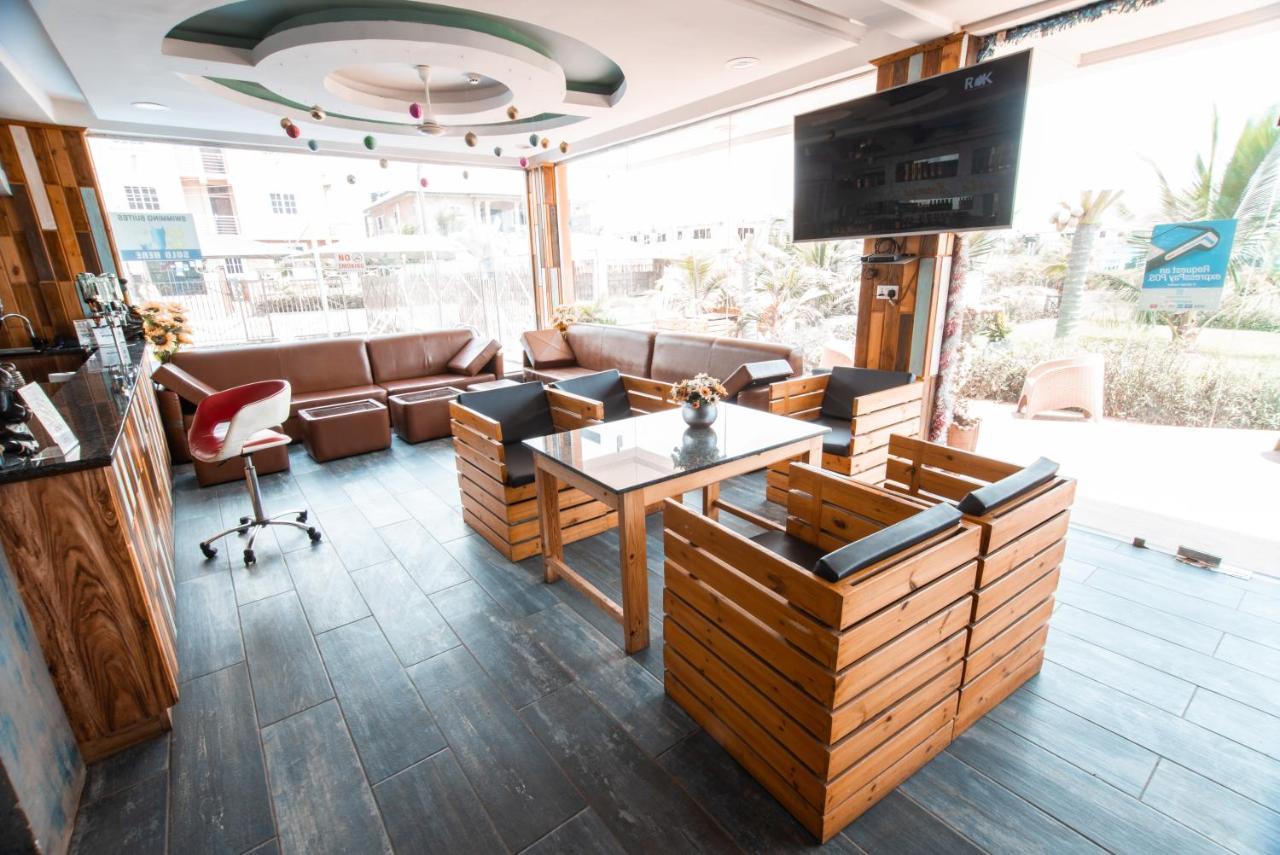 Plus 33 Hotel Nungua Экстерьер фото