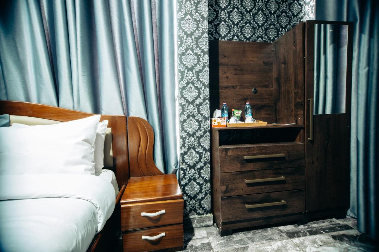 Plus 33 Hotel Nungua Экстерьер фото