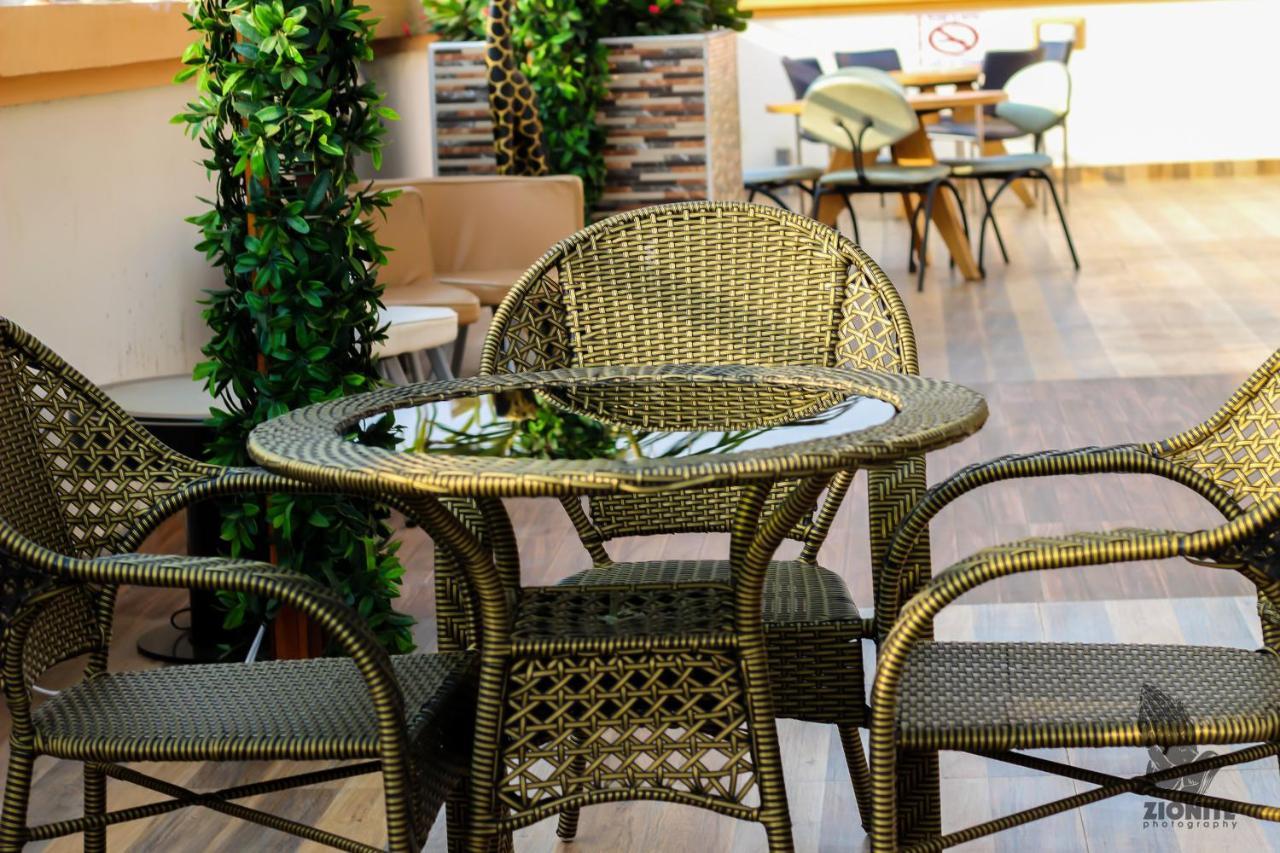 Plus 33 Hotel Nungua Экстерьер фото